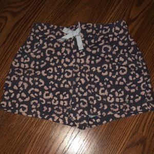 PRE-OWNED BABY GIRL SHORTS SIZE 24 MONTHS. IN EXCELLENT CONDITION. 🤩🤩🤩